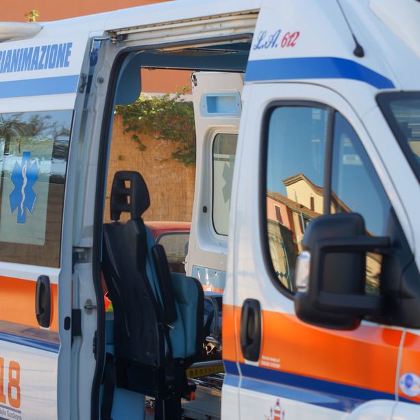 Incidente stradale a Cairate, coinvolto un camion: due i feriti