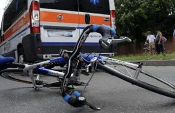 Mattinata difficile sulle strade di Varese: investiti due ciclisti nel giro di un quarto d'ora