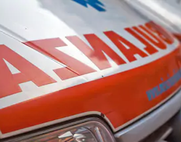 Si ribaltano con l'auto a Gallarate, soccorse cinque persone