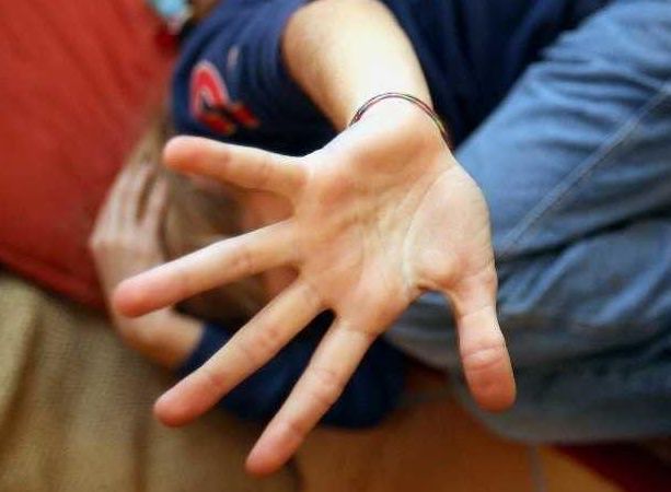 Insulti, urla e percosse nei confronti dei bimbi di un nido: indagate due educatrici