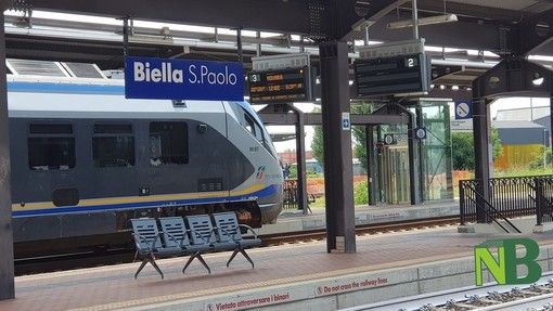 Confuso e senza meta, 66enne varesino importuna i passanti della stazione di Biella