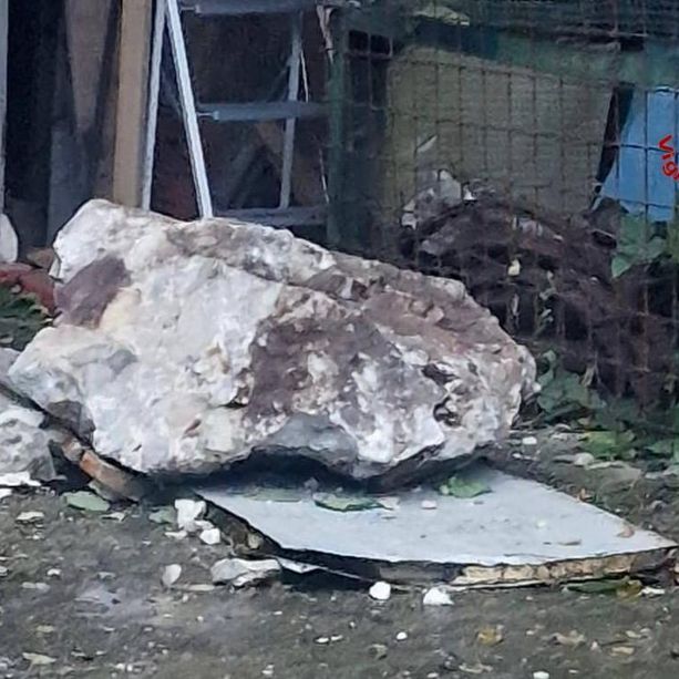 Bisuschio, rocce cadono a valle in serata: evacuate dodici persone