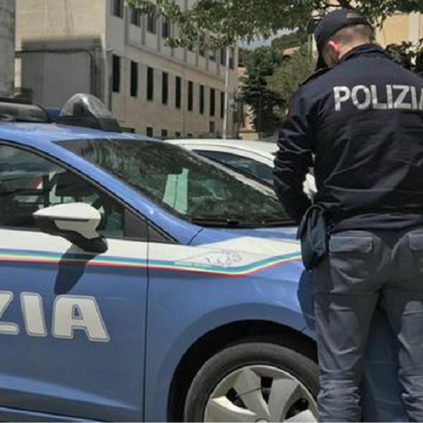 Si aggiravano tra le auto in sosta con fare sospetto: scatta il foglio di via da Busto Arsizio