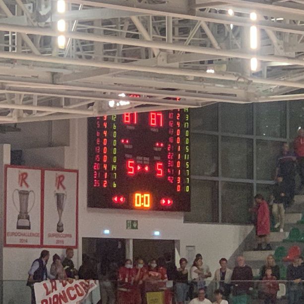 Stavolta Varese domina e non trema. Lezione a Reggio Emilia