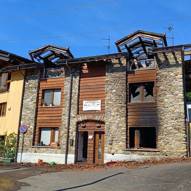 Notte di fuoco a Cadegliano Viconago, incendio distrugge tre case