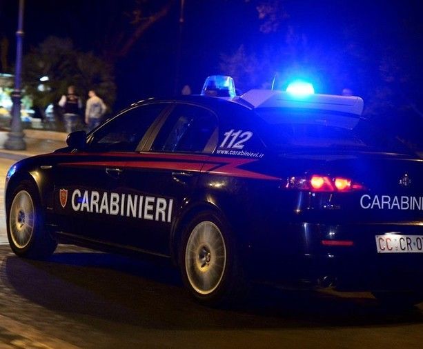 Maxi operazione antidroga dei carabinieri nei locali del centro di Luino