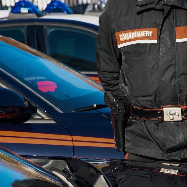 Picchiava, minacciava e umiliava la compagna: 44enne arrestato dai carabinieri di Sesto Calende