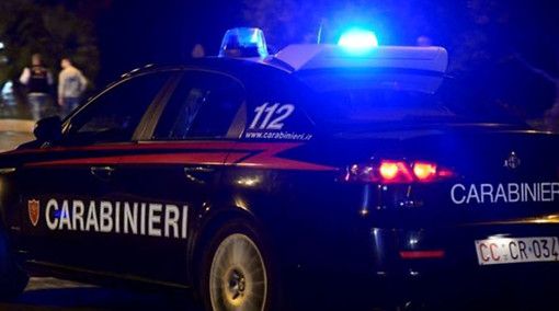 Aspetta l’apertura della stazione: ragazza violentata nella notte a Ferno