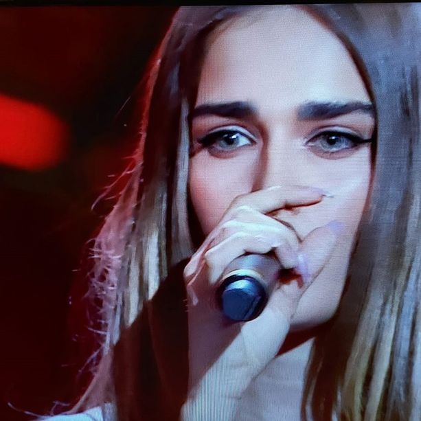 La travedonese Clara Soccini ha aperto la 74esima edizione del Festival di Sanremo: «Bellissimo, mi batte forte il cuore»