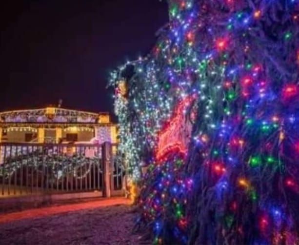 La magica atmosfera del Natale splende anche quest'anno a Cunardo con le lucine di casa Santandrea