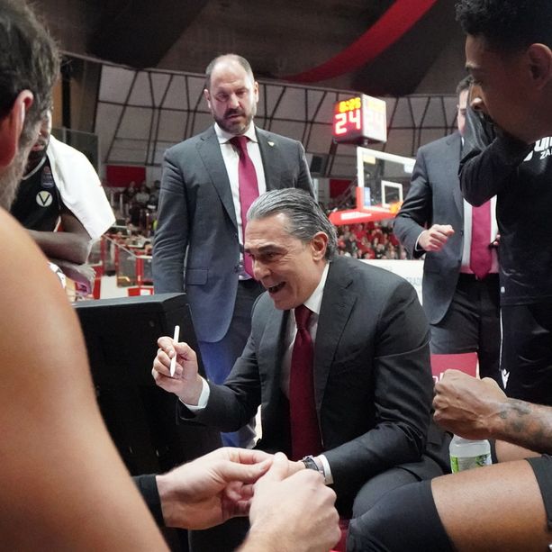 Tutta la Bologna del mondo per battere Varese. Ma non la sua idea di pallacanestro