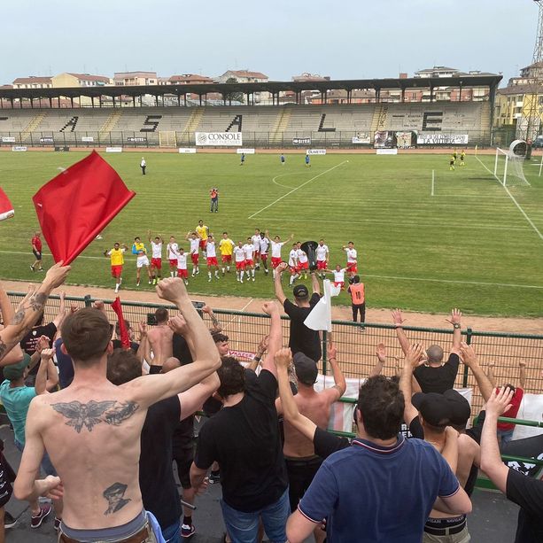 VIDEO. Porro è l'uomo del destino: il Varese sbanca Casale e vola in finale playoff. Tifosi in delirio con la squadra