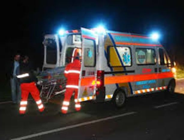 Auto finisce fuori strada: diciottenne ferito a Tradate