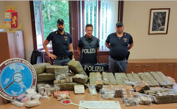 Maxi blitz anti droga nel Varesotto: sequestrati 150 chili di hashish e sgominate due bande di trafficanti