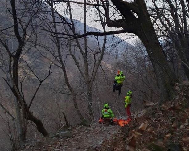 Scivola durante un'escursione: 31enne della provincia di Varese portata in ospedale dall'elisoccorso