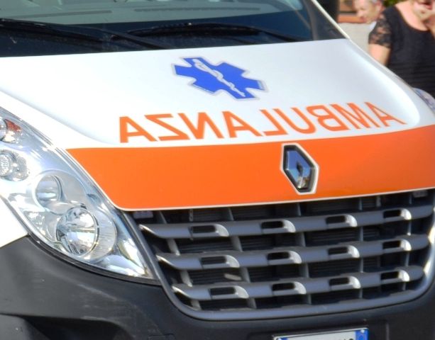 Incidente sulla strada dei frontalieri: due persone ferite e traffico rallentato