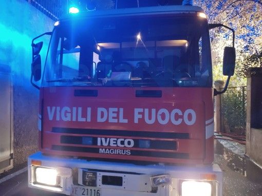 Esplosione nella notte in una ditta di Solbiate con Cagno: a fuoco un silos