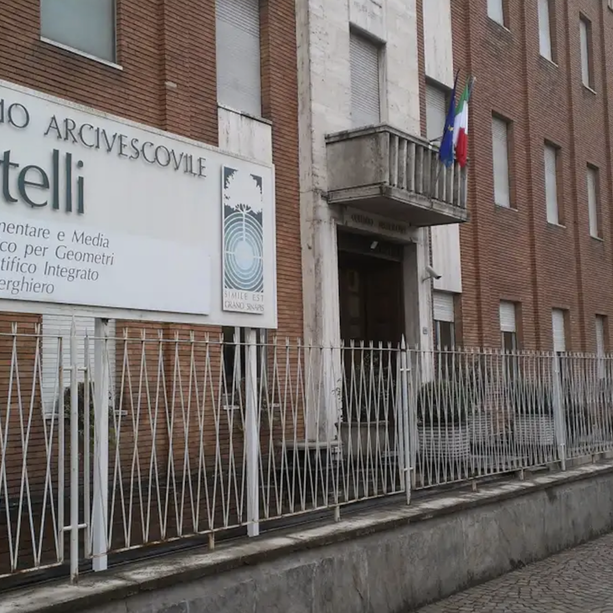 Saronno, dodicenne precipitato da quattro metri al collegio Castelli: si ascoltano i testimoni in attesa di sviluppi sulla prognosi