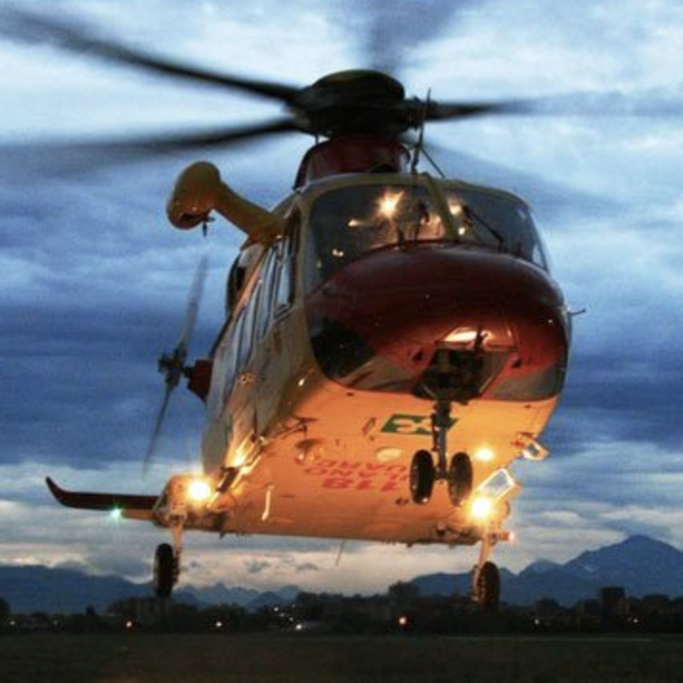 Ragazza di 25 anni investita a Ispra: in volo l'elisoccorso, è grave