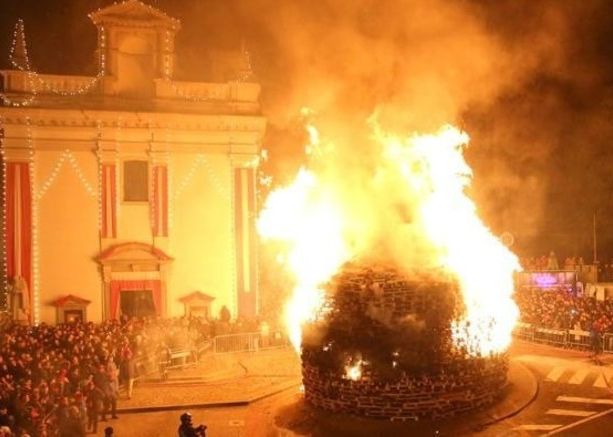 I varesini tornano a riempire piazza della Motta: conto alla rovescia per il Falò di Sant'Antonio