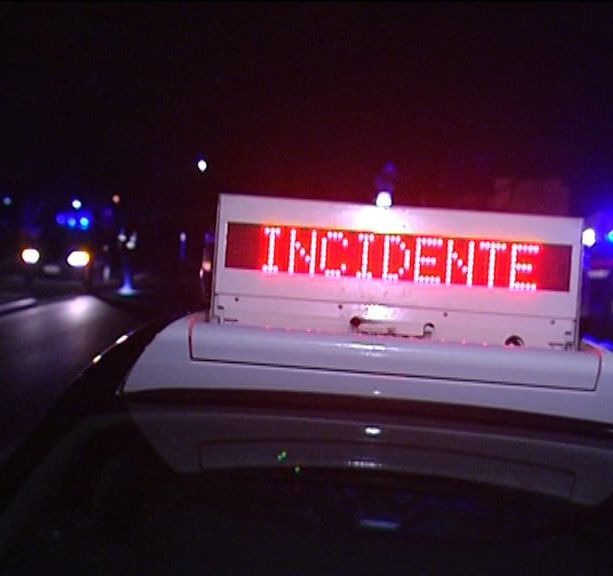 Sbanda e si ribalta in Autolaghi: un giovane ferito nella notte