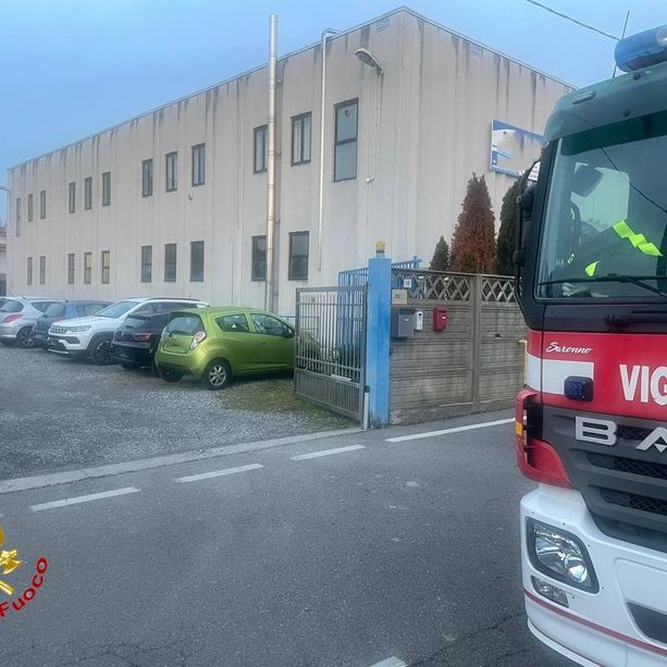 Cade nel vano del montacarichi: operaio di Cantello in gravi condizioni