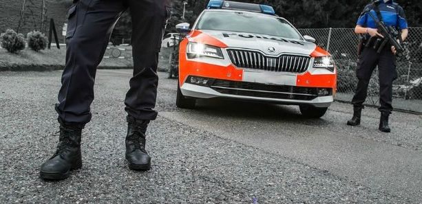 Rapina a Ponte Tresa, arrestati dalla polizia cantonale un ventenne e una diciannovenne
