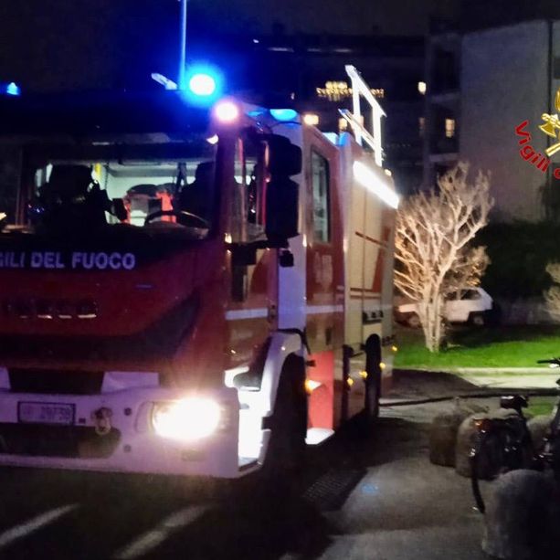 Tragico incendio in un condominio del centro di Gallarate: morta una donna di 78 anni, salva una signora di 107 anni