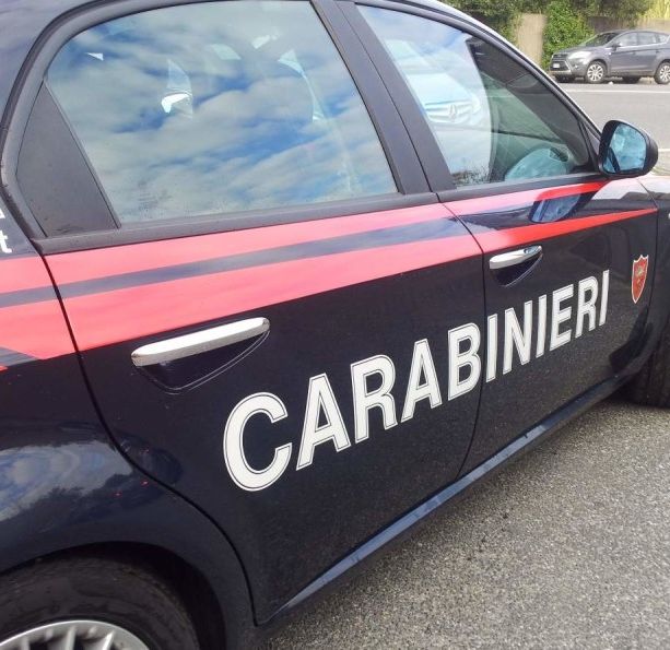 Le strappano la collana dal collo: settantenne finisce al pronto soccorso
