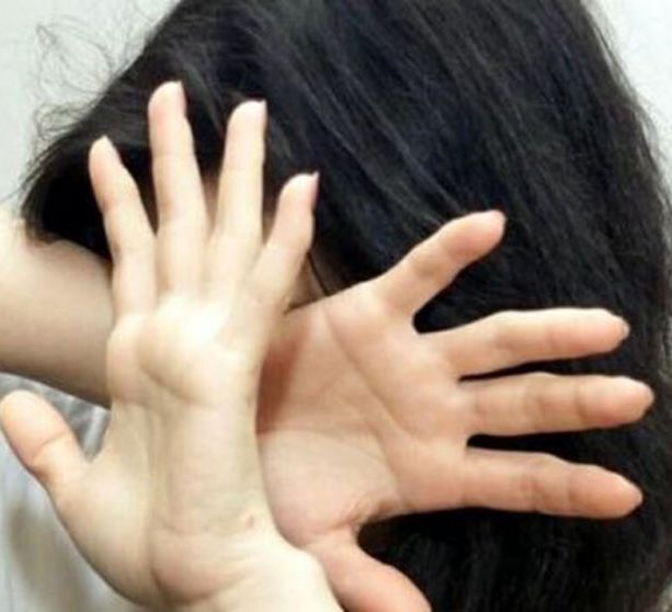 Mariti violenti, a Busto la polizia scopre due casi in poche ore. Entrambi arrestati