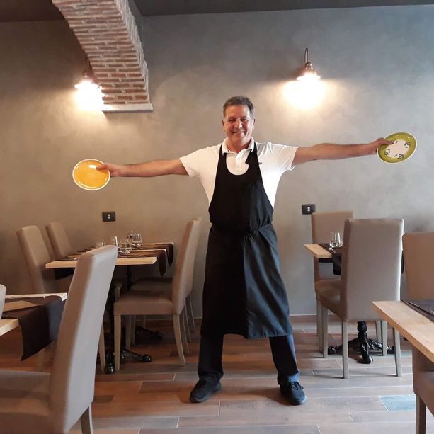 Giovanni Mastroianni, il &quot;mangia web&quot; varesino: «Sul mio sito cerco e assaggio i prodotti tipici»