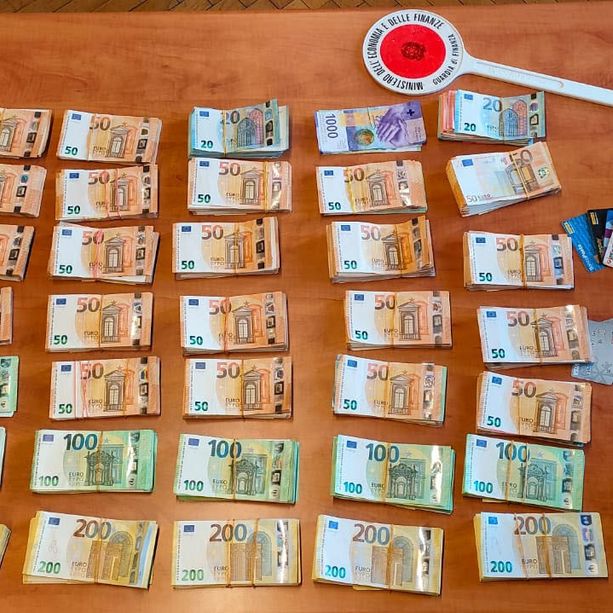 Frode fiscale, la Guardia di Finanza di Varese sequestra denaro e immobili per quasi 6 milioni di euro