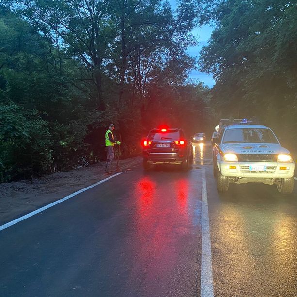 VIDEO e FOTO. Nubifragio su Varese e provincia, riaperta la strada della Rasa dopo la frana. Settanta richieste di soccorso ai vigili del fuoco