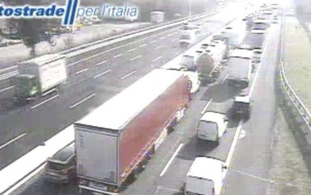 Incidente sull'Autostrada dei Laghi alla Barriera di Milano Nord: soccorsa una persona. Code da Lainate