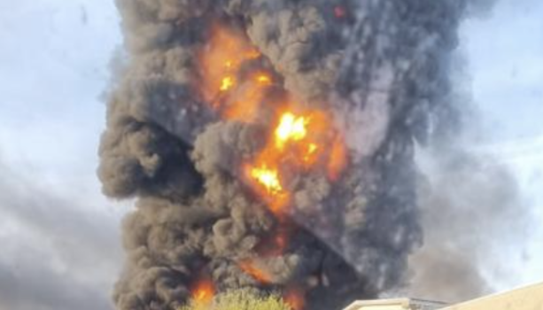 VIDEO. L'incendio di Novara è domato, la nube spinta dal vento verso una parte del Varesotto