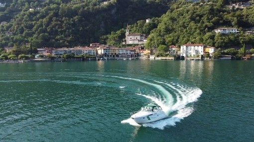 Turista olandese minorenne scorrazza su un gommone in mezzo ai bagnanti sul Ceresio: fermato dalle autorità lacuali