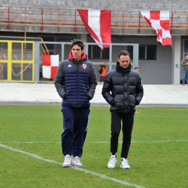 San Pastore salva il Varese (1-1). E per poco lo trascina alla vittoria. La tribuna contesta Ezio Rossi