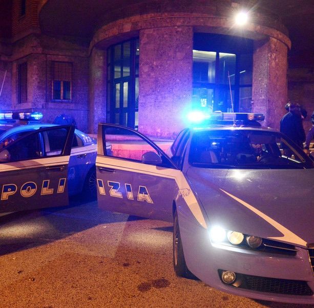 Spacca la vetrina di una pizzeria di viale Borri, poi prende a testate i poliziotti: arrestato