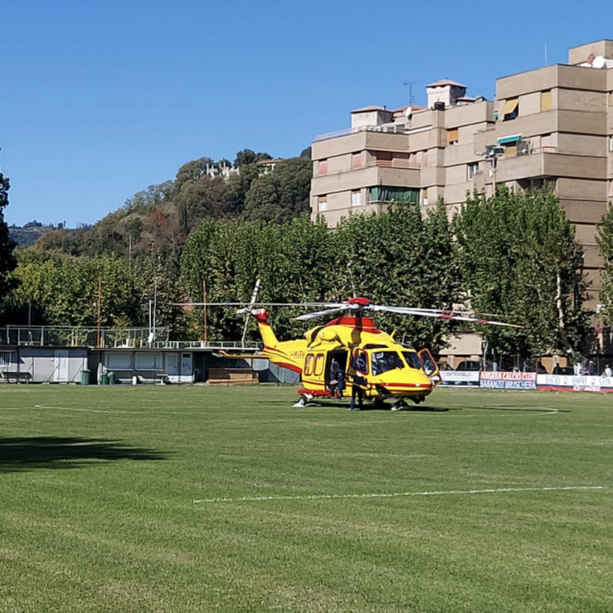 Schianto ad Angera, elisoccorso in azione e paura per una donna di 55 anni