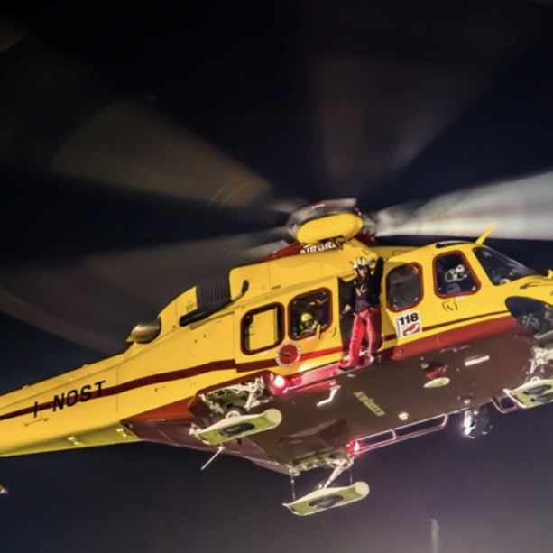 Travedona, auto si ribalta sulla superstrada Vergiate-Besozzo. Elisoccorso in volo in codice rosso