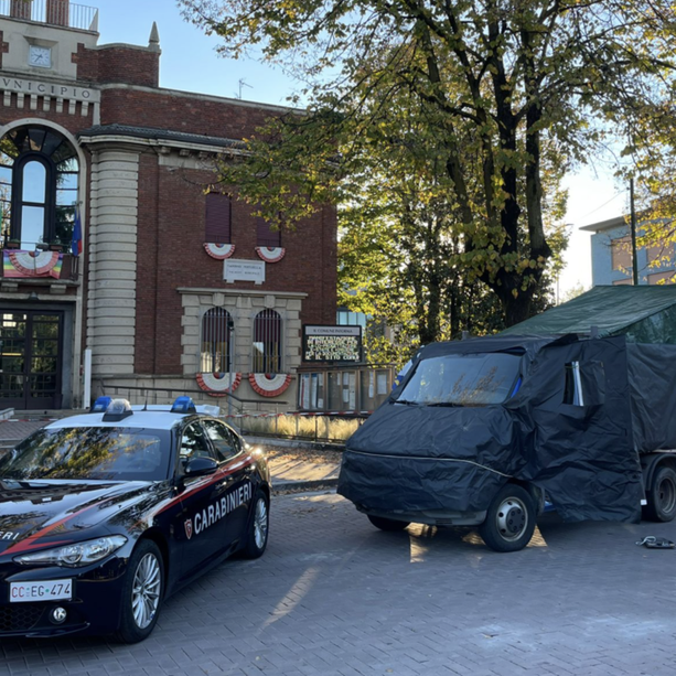 Assalto al bancomat con un furgone modificato: tre persone fermate dai carabinieri