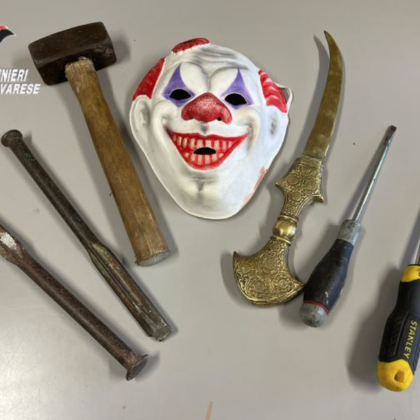 Rubavano nelle ville sul lago Maggiore mascherati da clown: arrestate due persone a Brebbia
