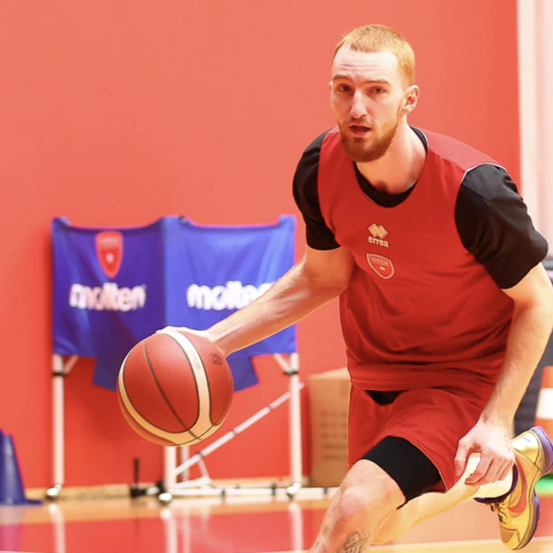 PESARO-VARESE, la diretta. Scontri tra i tifosi nel pre-partita