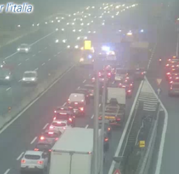 Incidente e code sull'A8 dopo le 18. Soccorso un 46enne