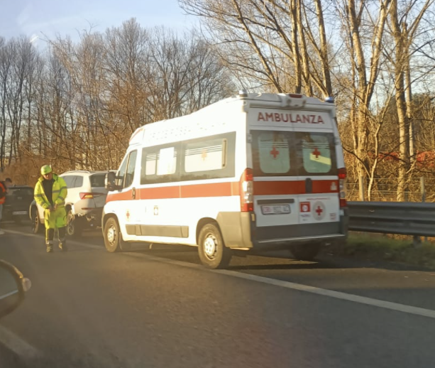 Tamponamento a catena in Autolaghi: un ferito e code in direzione Gallarate
