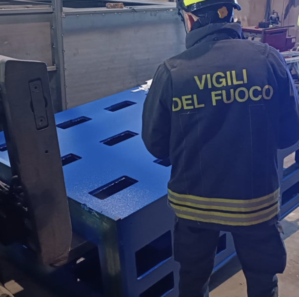 Incidente sul lavoro a Crosio della Valle: operaio di 39 anni ferito gravemente a una gamba