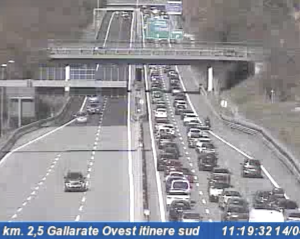 Scontro in autostrada: due feriti e cinque chilometri di coda tra Besnate e Sesto Calende