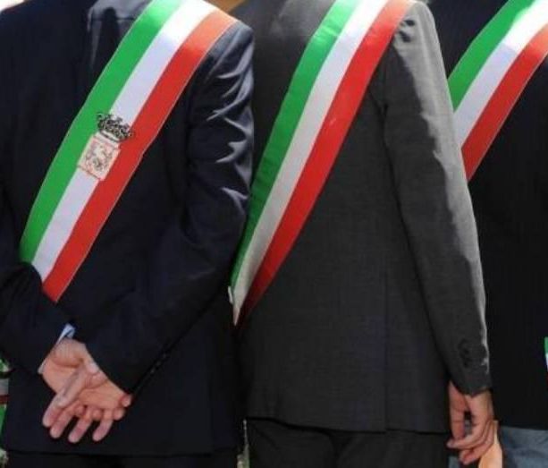 La &quot;solitudine&quot; dei candidati sindaci senza avversari ma con l'incubo del quorum e del commissariamento
