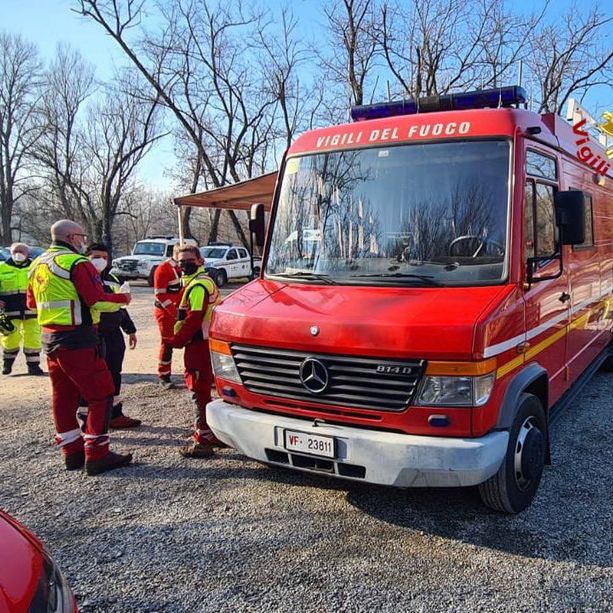 VIDEO E FOTO. Somma Lombardo, si continua a cercare la persona scomparsa nei pressi del fiume Ticino