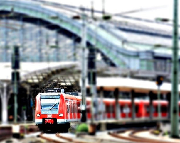 Giornata nera per il trasporto ferroviario: treno guasto tra Sesto Calende e Somma Lombardo. Ritardi fino a mezz'ora